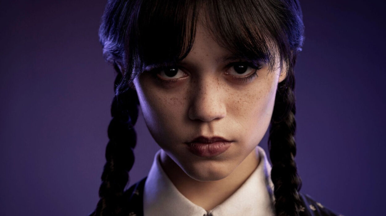 Mercredi Netflix Header GeekMeMore